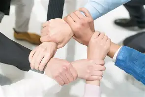 队友之间互帮互助 队友之间互帮互助